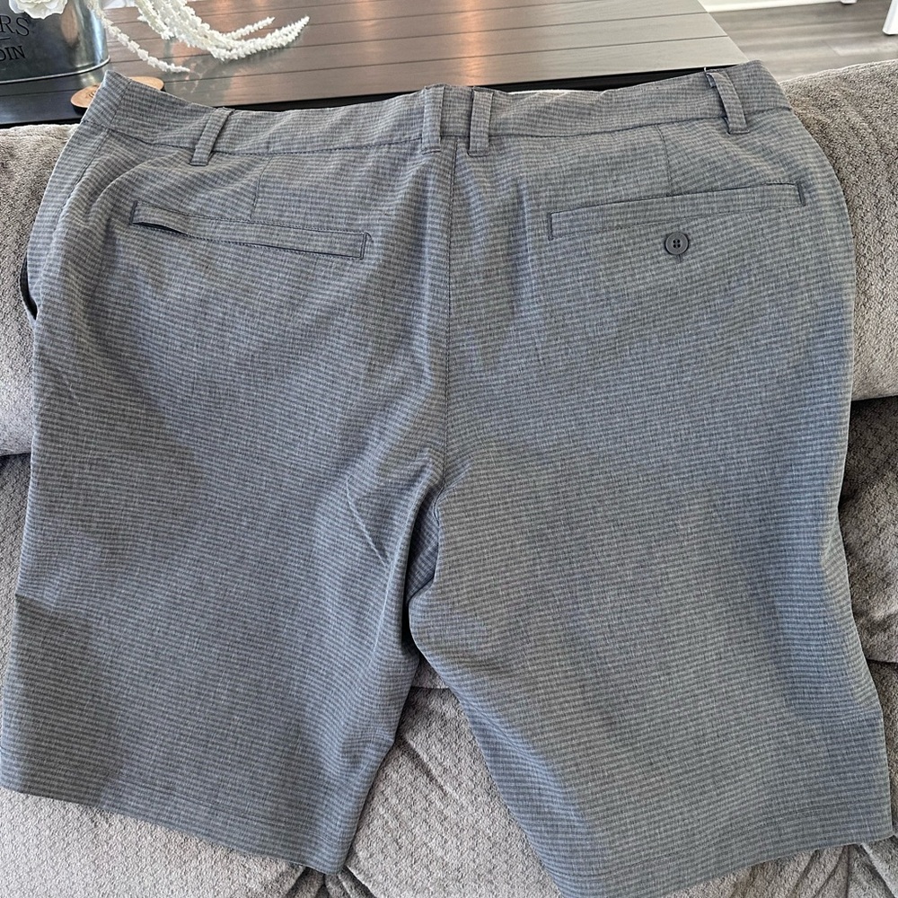 Men’s Hang Ten size 38 grey shorts